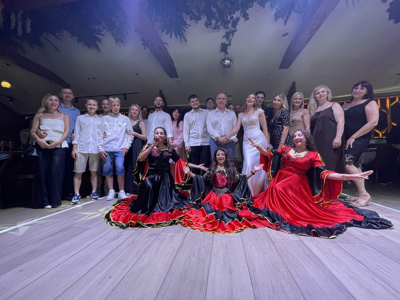 Живой вокал и цыганские песни