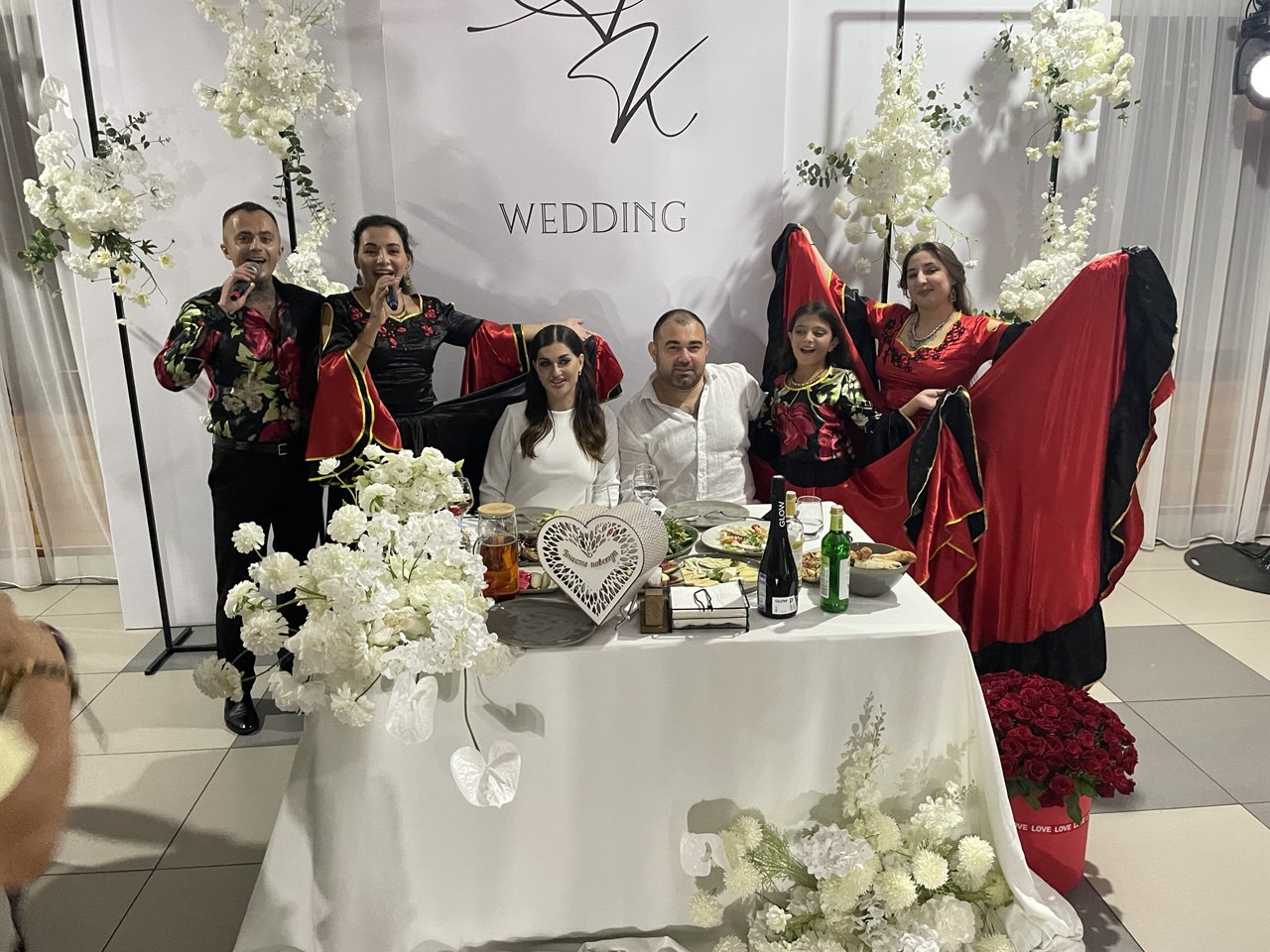 Ансамбль — яркие костюмы и энергия